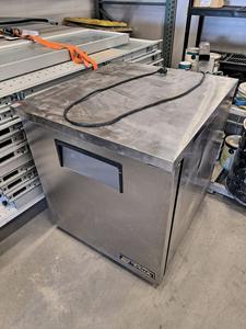 True Manufacturing Co. Commercial Stainless Steel TUC-27-LP-HC Low Profile Undercounter Refrigerator