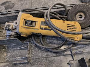 DeWalt D28110 4.5&#34; Angle Grinder with Case and Some Attachments 