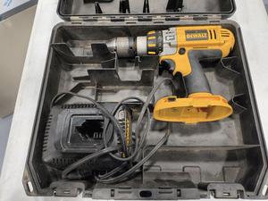 DeWalt DC925 XRP 18-Volt Drill Driver with Charger and Case (Missing Battery) 