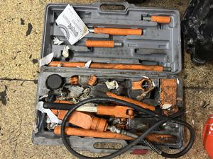 Central Pneumatic 4-Ton Portable Puller Kit - Model 44899