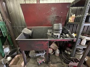 Automotive Red Parts Washer (May Need To Be Drained) 
