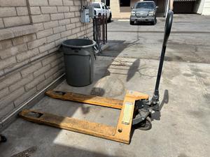 Global Industrial Pallet Jack - 5,500 Lb. Cap. 