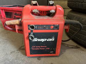 Snap-On Tools 12-Volt Jump Starter/Portable Power 1700 