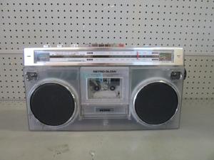 Retro glow am/fm casssete recorder Bluetooth speaker. Open box. Antenna is broken 