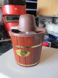 Re-Pro Old Fashioned Ice Cream Maker 