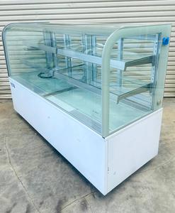 Avantco BC-72-HC 72&#34; Curved Glass White Refrigerated Bakery Display Case