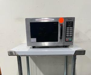 MICROWAVE - *** BRAND NEW *** SOLWAVE MICROWAVE OVEN 1000 WATTS COMMERCIAL OVEN. WARM FOODS FAST AND EASY. PUSH BUTTPON DESIGN. RETAIL $300.00