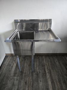 SINK - *** BRAND NEW *** COOMMERCIAL HEAVY DUTY STAINLESS STEEL SINK. 1 COMPARTMENT 1 DRAINBOARD. AN ESSIANTIAL PICE TO THE RESTAURANT BUSINESS. CAN BE USED AT HOME AS WELL. GREAT PREP SINK. 