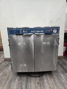 COOK AND HOLD - ALTO SHAAM MODEL 750. IT ACCOMODATES 6 FULL SIZE SHEET PANS THAT ARE THE PERFECT SIZE FOR BIG PORTIONS OF MEATS AND VEGETABLES. GREAT FOR CATERING, EVENTS AND MORE. RETAIL $3700.00