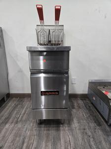FRYER - *** BRAND NEW *** SIERRA 50 LB FRYER. GAS FRYER. 2 BASKET TO MAKE 2 SEPARATE THINGS AT ONCE. 50 LB OIL CAPACITY. GREAT RECOVER TIME. COOK ALL YOUR FAVORITE FRUED FOODS. RETAIL $1000.00