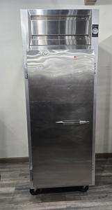 COOLER - RANDELL 1 DOOR STAINLESS STEEL COOLER. TOP MOUNT COMPRESSOR. SELF CLOSING DOOR. 23 CUBIC FT INSIDE. PERFECT UNIT FOR SMALL SPACES AS IT DOES TAKE UP MUCH ROOM. RUNS NICE AND COLD RETAIL $4000.00