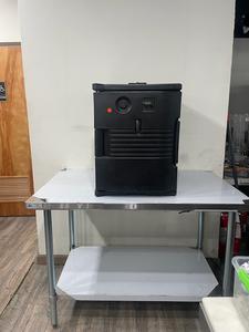 CAMCARRIER - CAMBRO HALF SIZE CAM CARRIER. BLACK IN COLOR. HOLDS 4-6 FULL SIZE FOOD PANS. FULLY INSULATED TO KEEP THINGS WARM OR COLD. CARRYING HANDLE, RETAIL $ 300.00