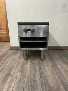 STOCK POT STOVE - COMMERCIAL SINGLE STOCK POT RANGE STOVE. 18 X 18 BURNER. GREAT FOR LARGE POTS TO STEAM AND COOK A LARGE AMOUNT AT A TIME. RETAIL $500.00