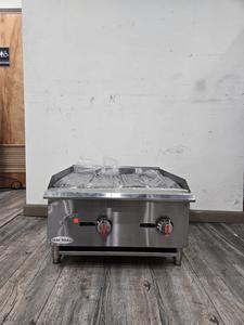 CHARBROILER - *** BRAND NEW *** 24 INCH COMMERCIAL CHARBROILER. MANUAL CONTROLS FOR TEMPERATURE. GET THAT CHAR FLAVOR ON BURGERS, STEAKS, CHICKEN AND MORE. GREAT ADDITION TO ANY RESTAURANT.
