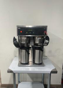 AIRPOT BREWER - CURTIS AIRPOT BREWER. BREW COFFEE DIRECTLY INTO AIRPOT. AIRPOTS GREAT TO KEEP COFFE WARM FOR BANQUEST, CHURCHES AND MEETINGS. RETAIL $1200.00 