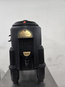 DRINK DISPENSER - INSULATED DRINK DISPENSER. CAN BE USED FOR HOT OR COLD DRINKS. HOLDS 2.5 GALLONS OF PRODUCT. PORTABLE AND CAN BE USED FOR CATERING, EVENTS, PARTIES AND MORE. RETAIL $150.00
