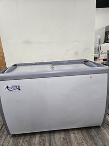 ICE CREAM FREEZER - FLAT SLIDING GLASS TOP ICE CREAM FREEZER. DISPLAY A VARIOUS OF FROZEN DESSERTS. EASY SLIDING TOP FOR CUSTOMERS TO EASILY GRAB PRODUCT. RETAIL $700.00