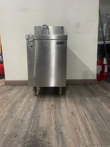 SINK CABINET - PERLICK STAINLESS STEEL CABINET WITH HAND SINK. 1 DOOR FOR STORAGE UNDERNEATH. SMALL SINK AND FAUCET TO WASH SMALL ITEMS LIKE BLENDERS CONTAINERS, CUPS AND UTENSILS. RETAIL $1300.00