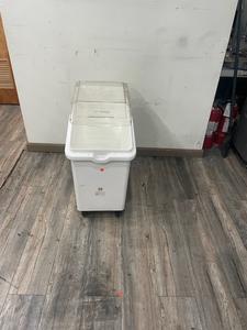 INGREDIENT BIN - 21 GALLON INGREDIENT BIN. USE FOR FLOUR, SUGAR OR ANY BULK INGREDIENT. SLIDING TOP FOR EASY ACCESS. ON WHEEL FOR EASY MOBILITY COST NEW$ 249.00