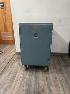 TRANSPORT CART - CAMBRO INSULATED CABINET ON CASTERS. TOP HAS BOARD THAT CAN BE USED FOR PREP. KEEP FOOD WARM FOR BUFFETS, PARTIES, EVENTS AND MORE. RETAIL $900.00