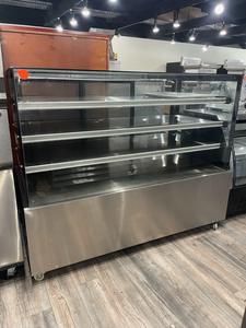 DISPLAY CASE - 6 FT DISPLAY CASE. STRAIGT SIDED FRONT AND SIDES. 3 SHELVES FOR PLENTY OF SPACE TO DISPLAY AND SELL YOUR ITEMS. GREAT TO HAVE FOR A CAF&#201;, DELI  BAKERY AND MORE. RETAIL  $1600.00