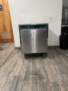 COOK AND HOLD - ALTO SHAAM COOK AND HOLD HALF SIZE. HOLDS FULL SIZE SHEET PANS. COOK AND HOLD MULTIPLE FOODS AT ONCE. COST NEW $6000.00
