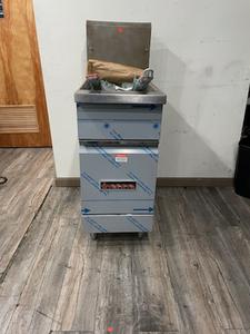 DEEP FRYER - *** BRAND NEW *** SIERRA 50 LB FRYER. GAS FRYER. 2 BASKET TO MAKE 2 SEPARATE THINGS AT ONCE. 50 LB OIL CAPACITY. GREAT RECOVER TIME. COOK ALL YOUR FAVORITE FRUED FOODS. RETAIL $1000.00