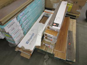 SMALL PALLET MISC. LAMINATE FLOORING AS IS 