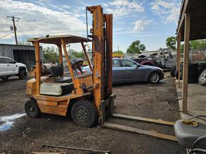 Toyota 3000lb. Forklift Runs SN # 404FG25-26417 - Sold at AuctionAZ for $2,900
