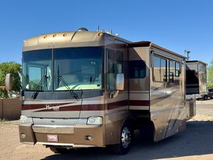 2004 Itasca Horizon IKS40AD Motorhome with Three Slide Outs - Sold at AuctionAZ for $19,000