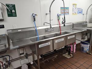 Stainless steel 3 compartment sink - Sold at AuctionAZ for $560