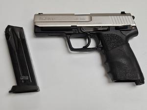 H&K USP .45 auto pistol with 1 magazine and glow in the dark sights SN# 25-046840 - Sold at AuctionAZ for $720