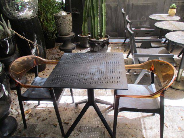 Square Metal Includes Metal/Plastic Chairs Auction Table Back Café (2)