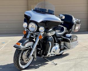 2010 Harley-Davidson Electra Glide Ultra Classic Motorcycle Reserve- - Sold at AuctionAZ for $8,000