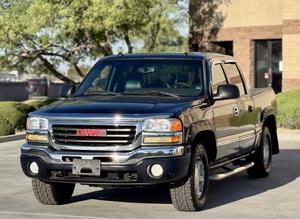 2005 GMC Sierra 1500 SLT 4X4 4 Door Crewcab Pickup Truck VIN# 2GTEK13T651220833***Salvage Title***Possible Previous Air Bag Deployed***