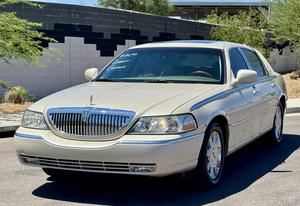 2003 Lincoln Town Car Cartier 4 Door Sedan VIN# 1LNHM83W03Y700480***Current Emissions***