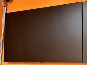 Samsung 55&#34; TV with Wall Mount