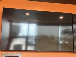 Samsung 55&#34; TV with Wall Mount