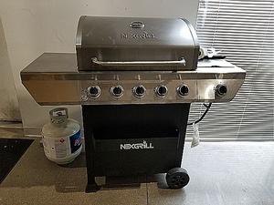 Nexgrill Propane Grille with (2) Propane Tanks