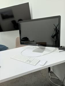Apple 24&#34; Cinema Display Monitor - Model A1267/EMC:2263 with Keyboard and Mouse 