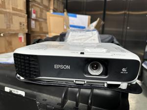 Epson EX3260 3LCD Projector With Remote Control 