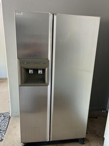Amana Side-by-Side Refrigerator-Freezer - Model SBD20TPSW