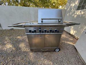 DCS Stainless Steel Propane Barbeque Grill with Cylinder 